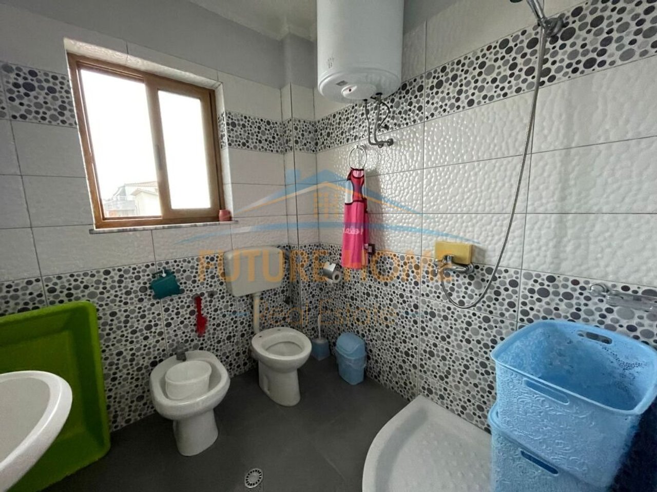 Shitet, Shtepi Private, Ish Keneta, Durres