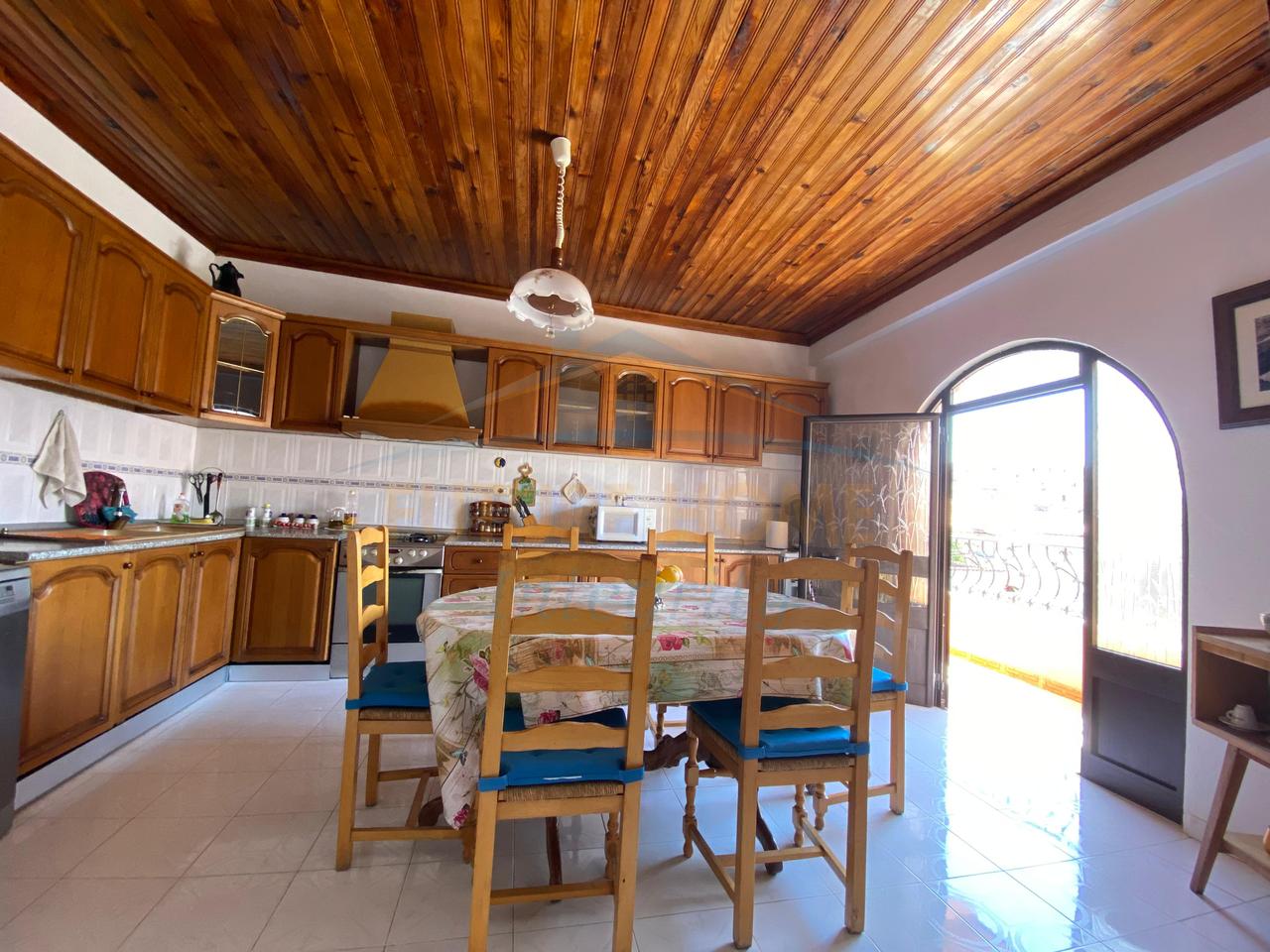 Rent, Apartment 2+1+Parking, Former Electric Market, Tirana.