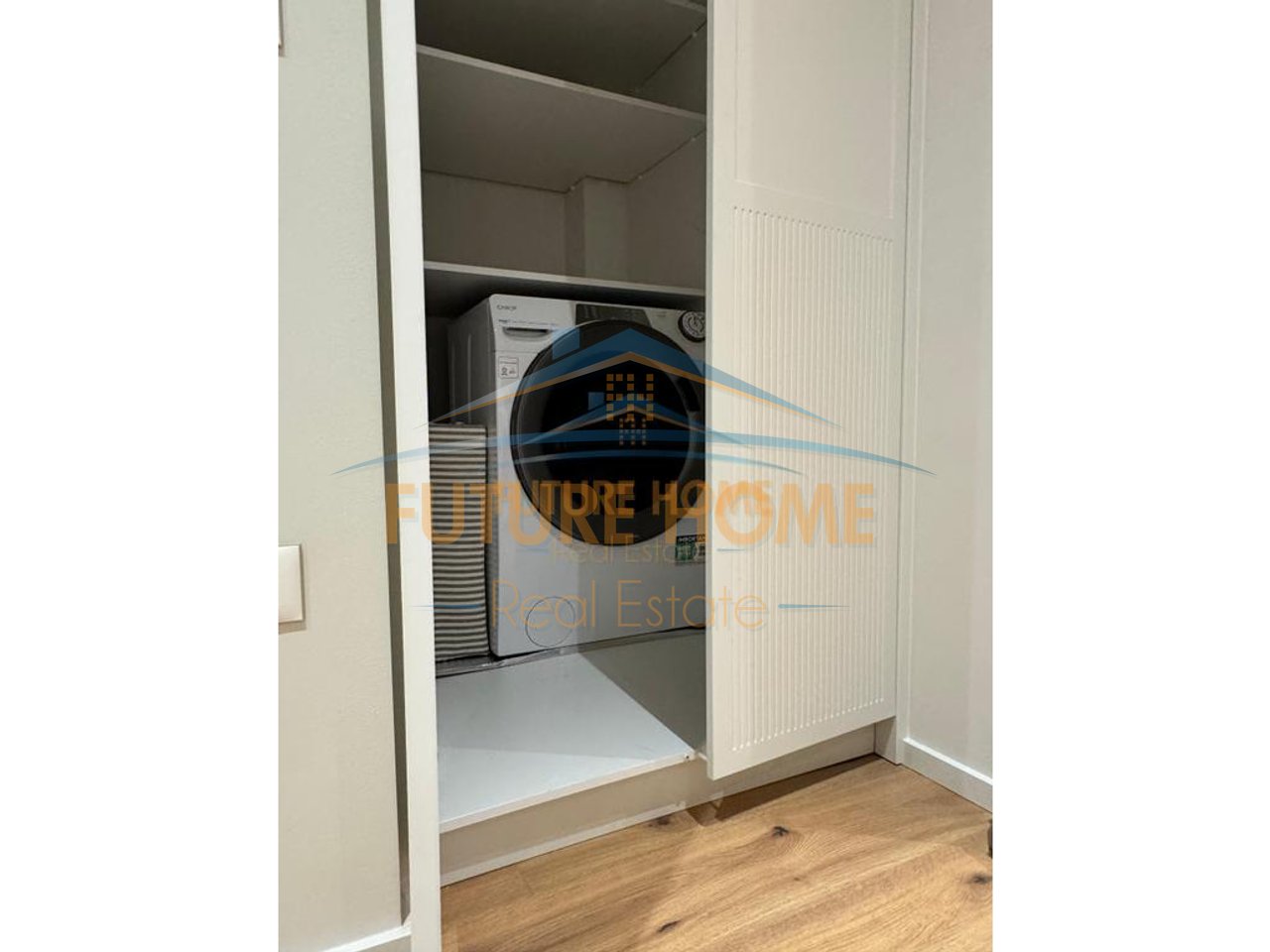Qira, Apartment 2+1, Myslym Shyr