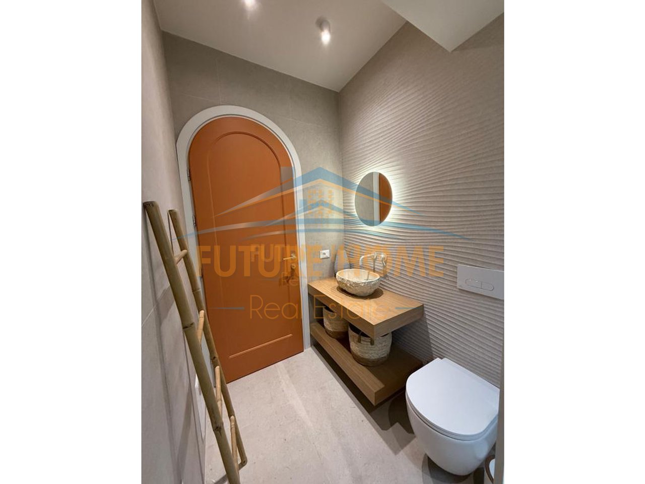 Qira, Apartment 2+1, Myslym Shyr