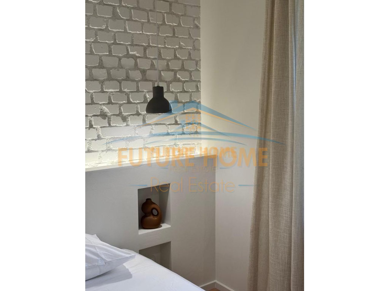 Qira, Apartment 2+1, Myslym Shyr