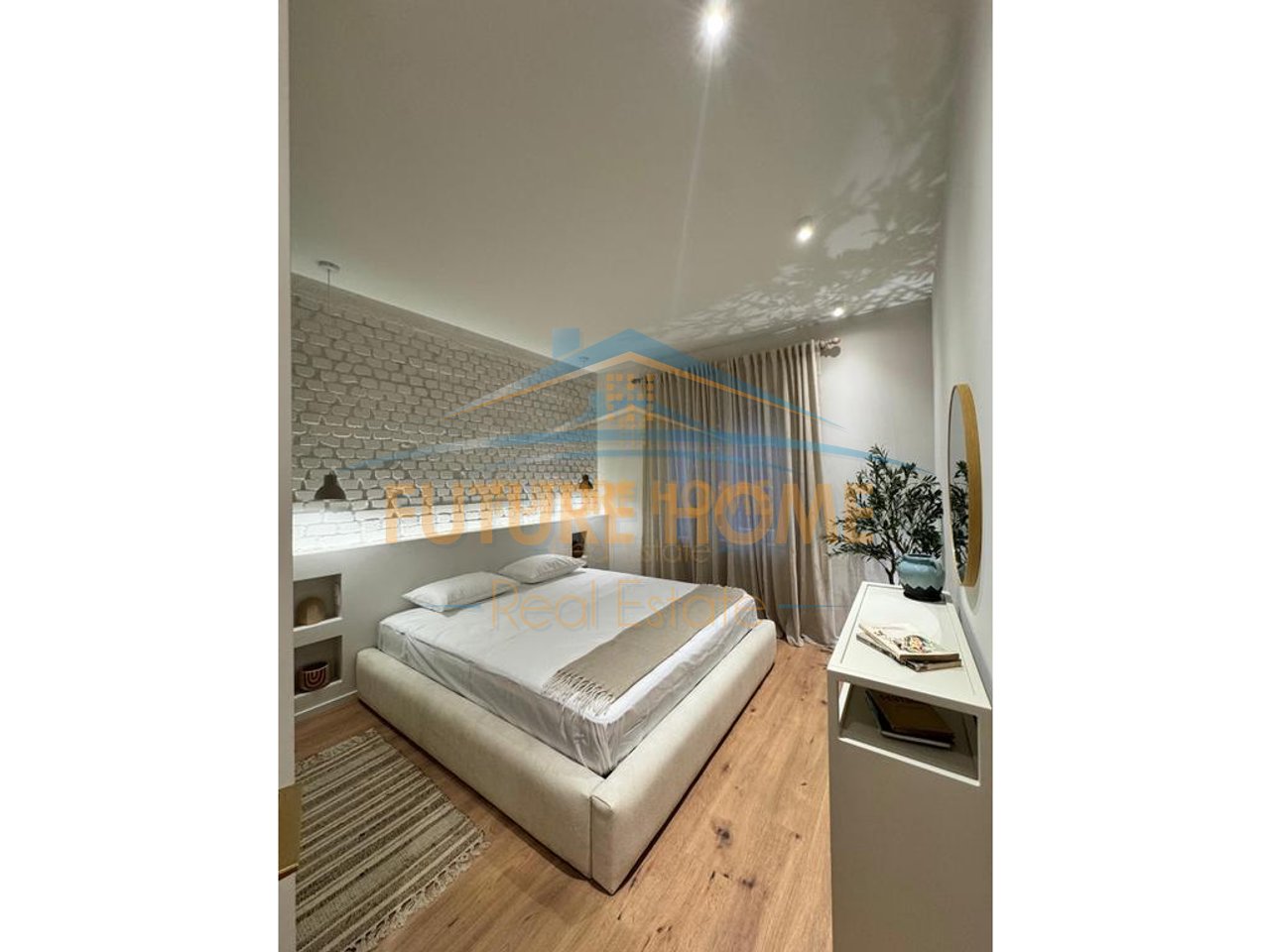 Qira, Apartment 2+1, Myslym Shyr