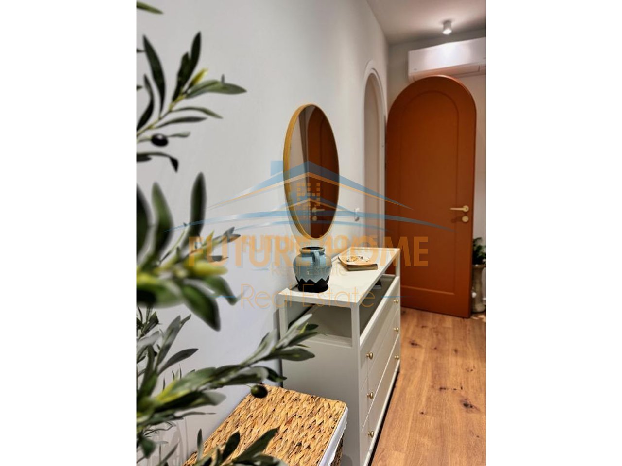 Qira, Apartment 2+1, Myslym Shyr