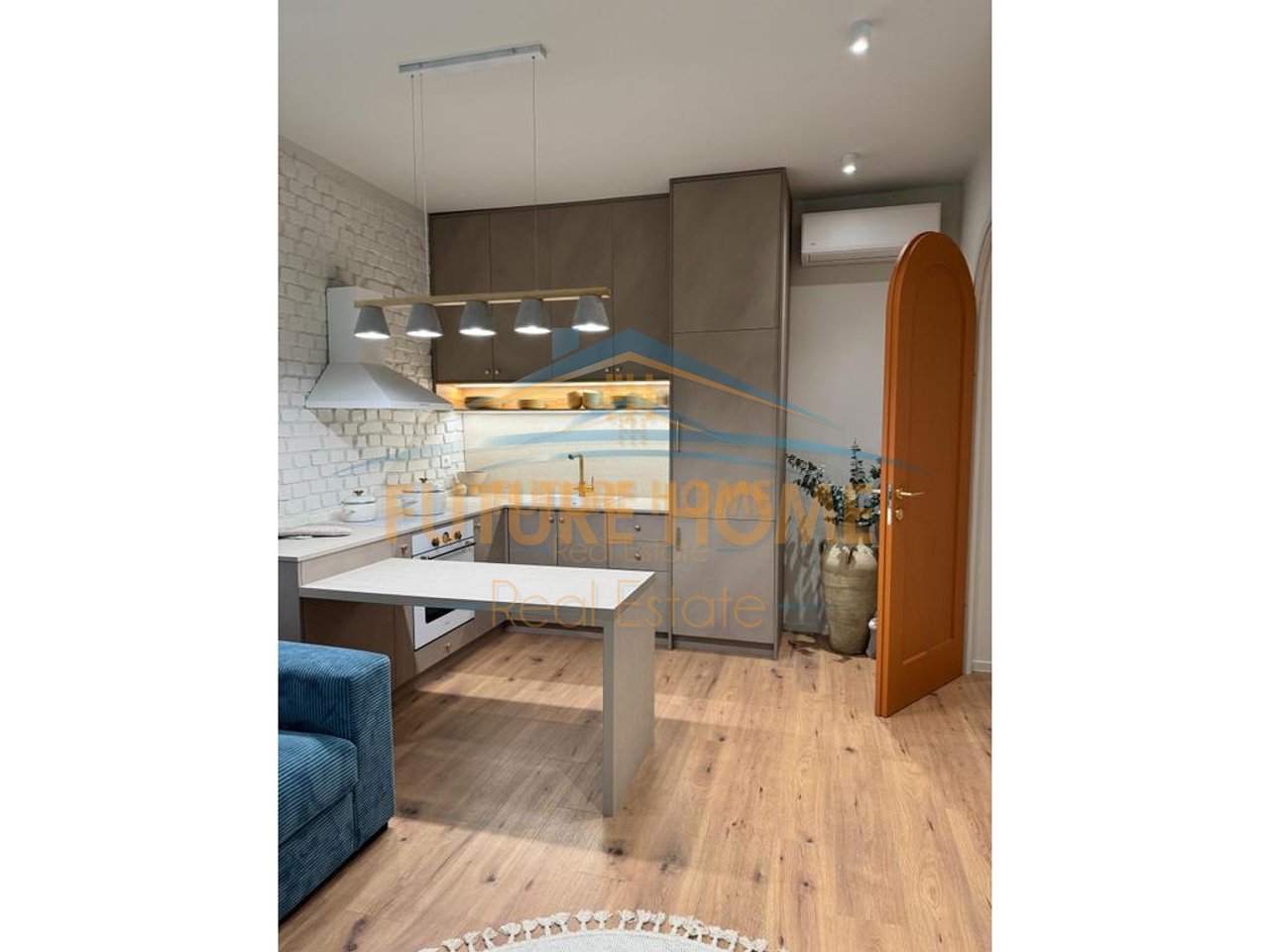 Qira, Apartment 2+1, Myslym Shyr