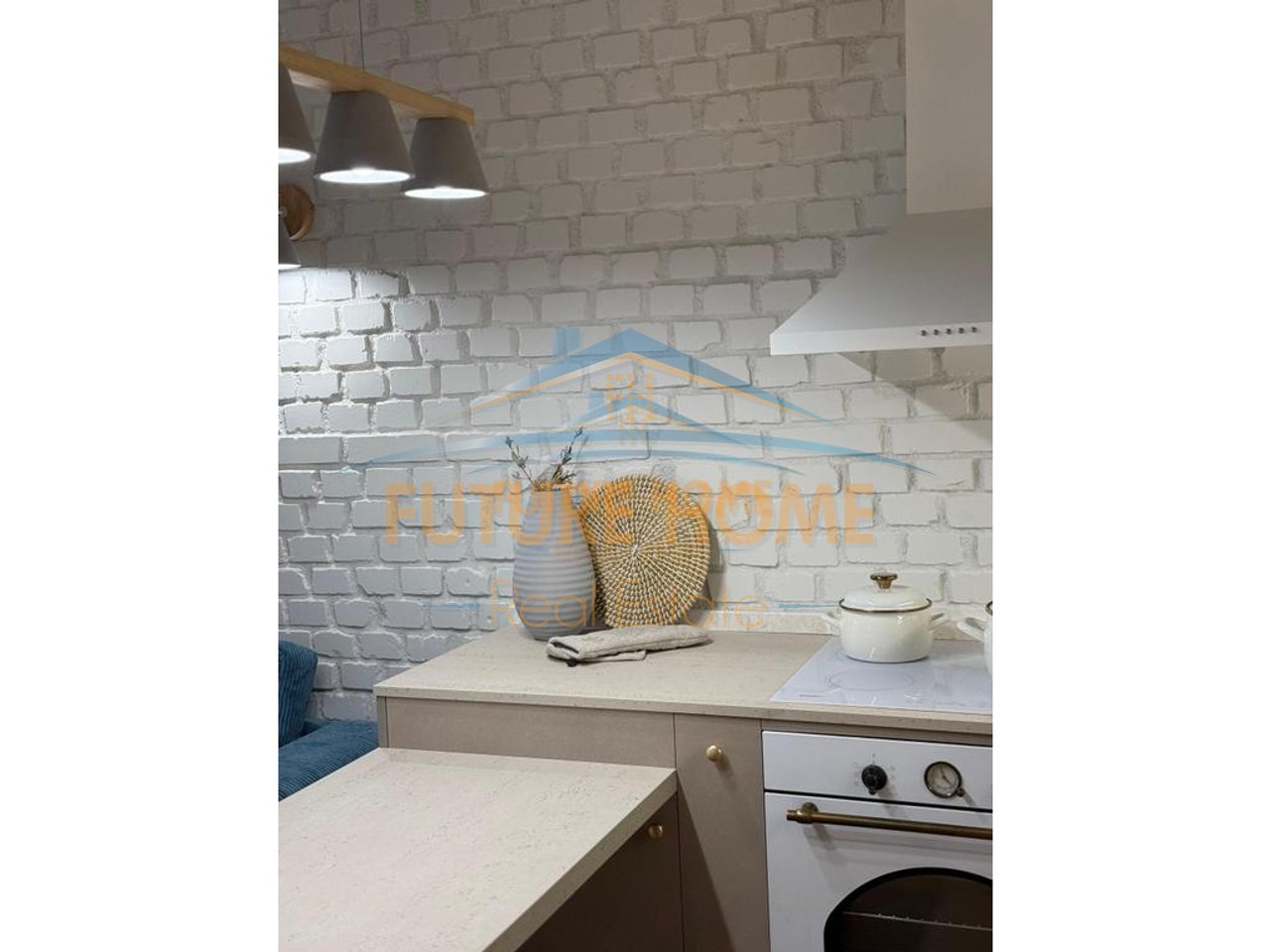 Qira, Apartment 2+1, Myslym Shyr