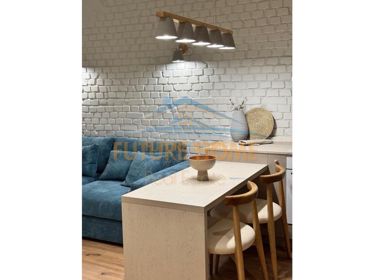 Qira, Apartment 2+1, Myslym Shyr