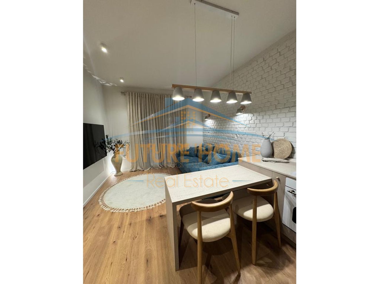Qira, Apartment 2+1, Myslym Shyr