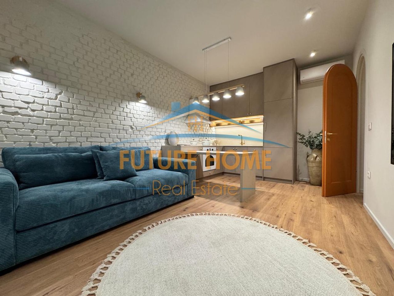 Qira, Apartment 2+1, Myslym Shyr