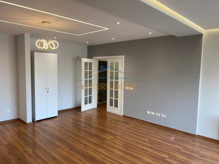 Shitet, Apartament 3+1+2, Zogu i Zi, Tirane.