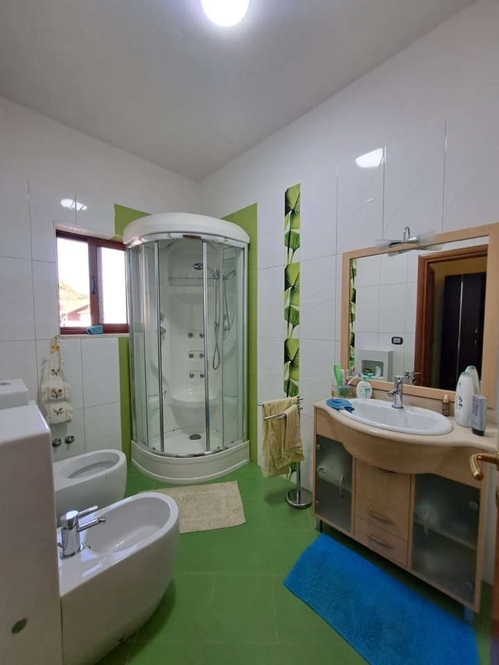For rent, 2+1+2 Apartment, Selite, Tirana.