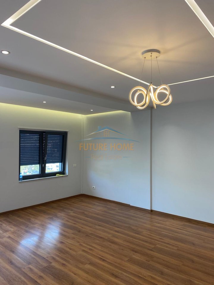Shitet, Apartament 3+1+2, Zogu i Zi, Tirane.