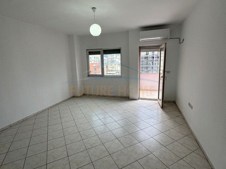 Qera, Apartament 2+1, Laprake, Tiranë