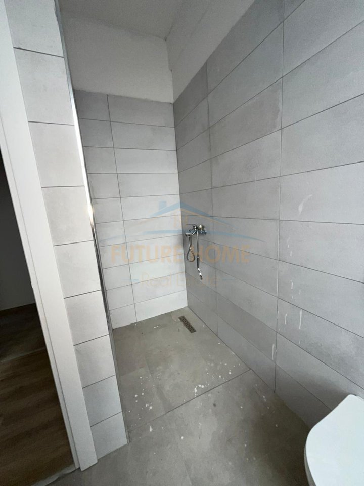 Shitet, Apartament 2+1+2, Kompleksi Henke, Tiranë