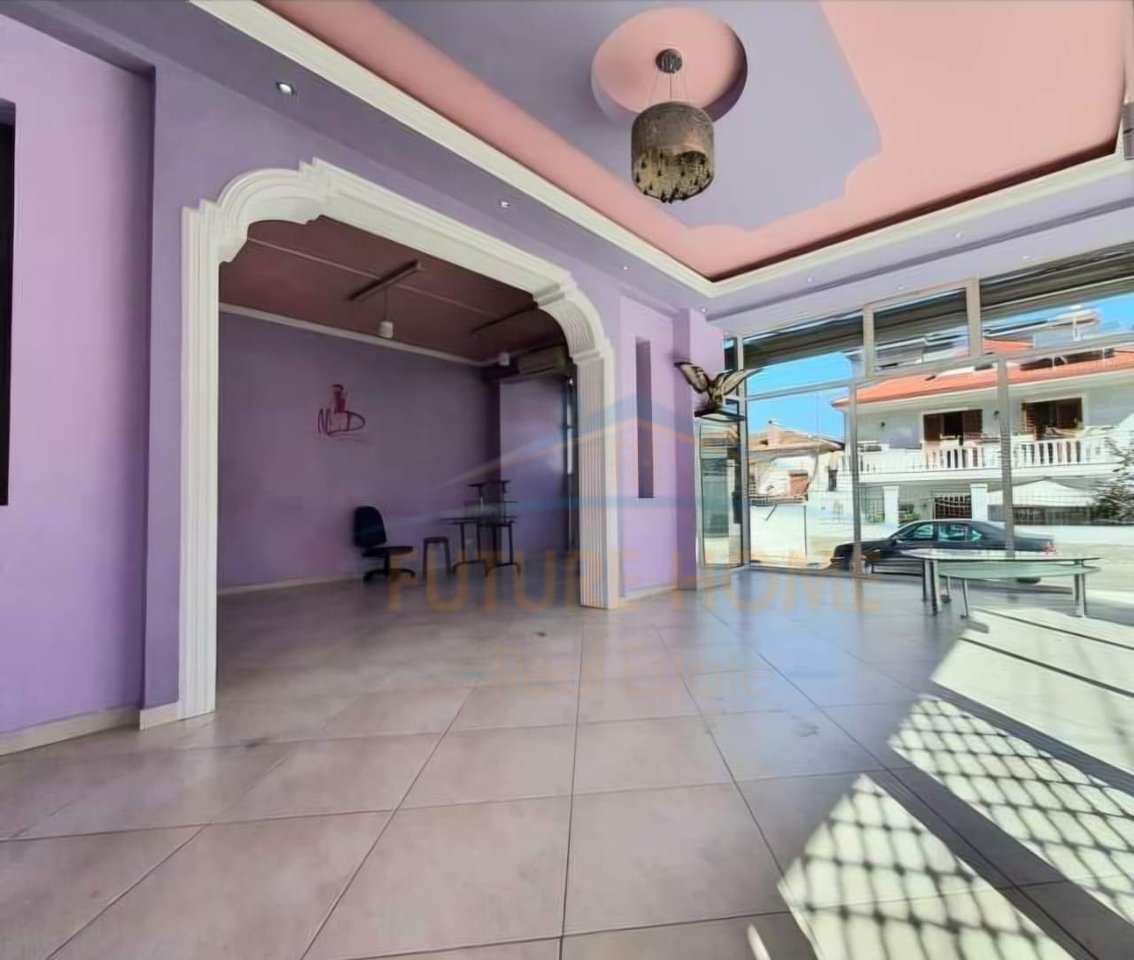 In vendita, Locale Commerciale, Distretto 18, Korçë