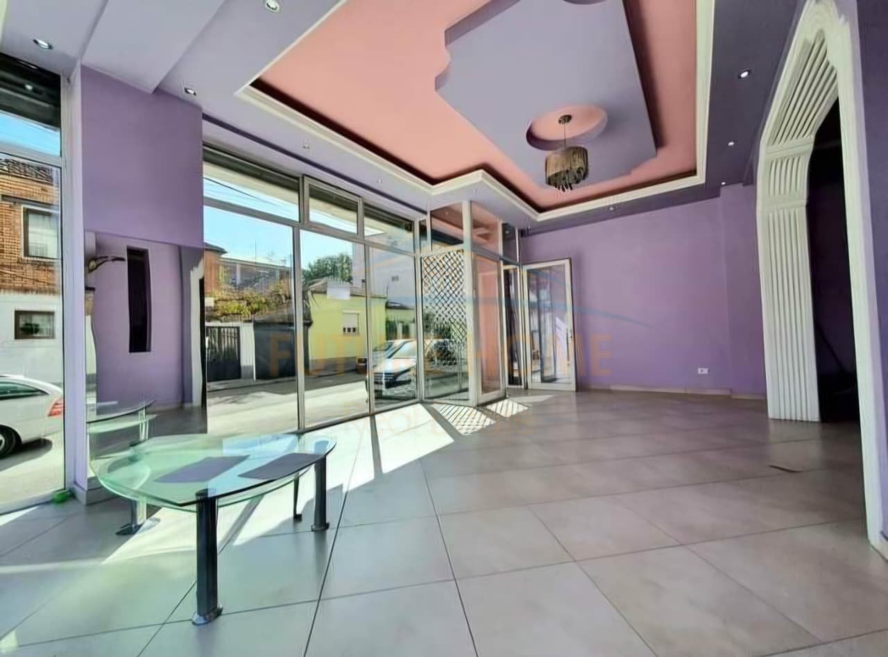 In vendita, Locale Commerciale, Distretto 18, Korçë