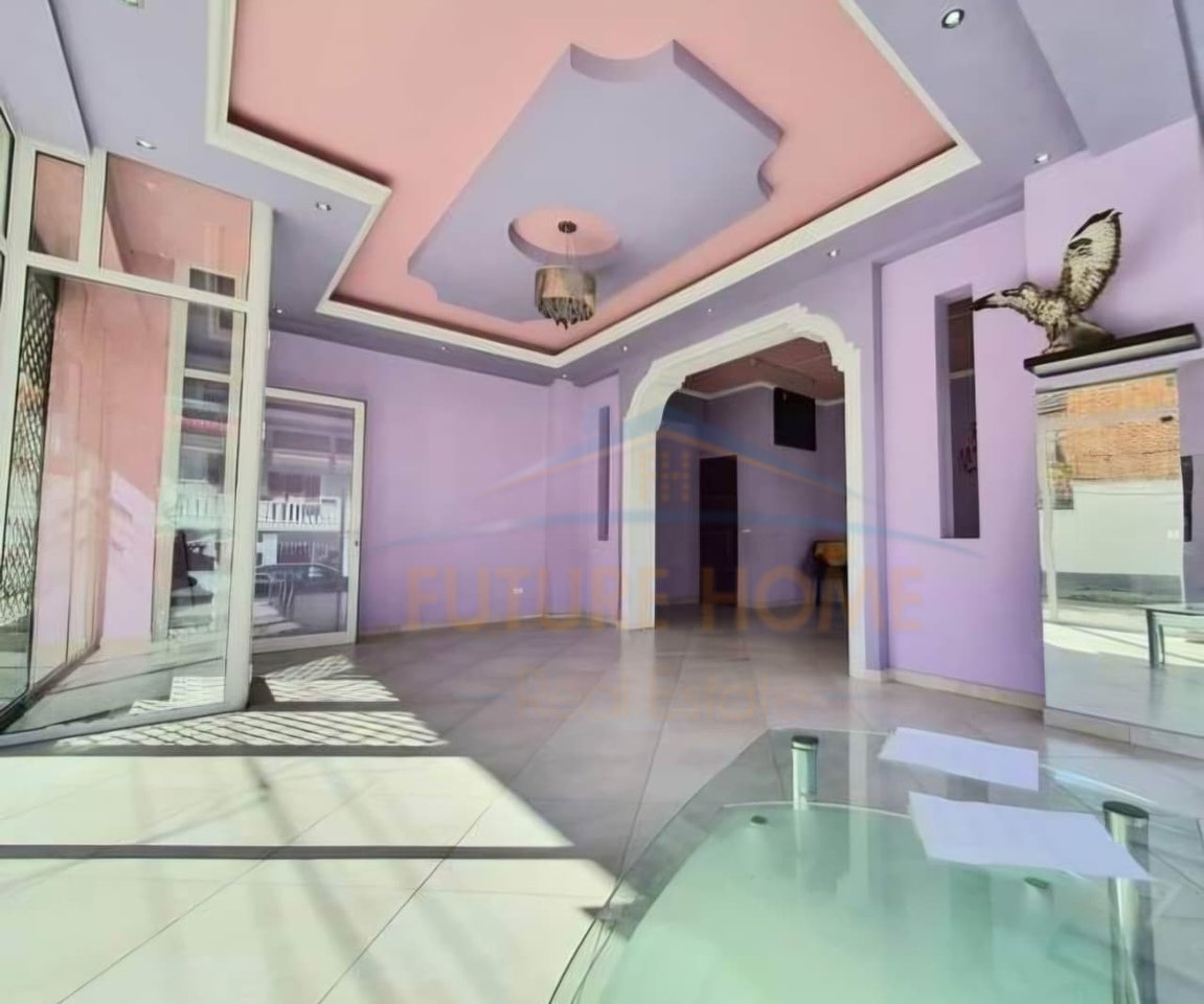 In vendita, Locale Commerciale, Distretto 18, Korçë