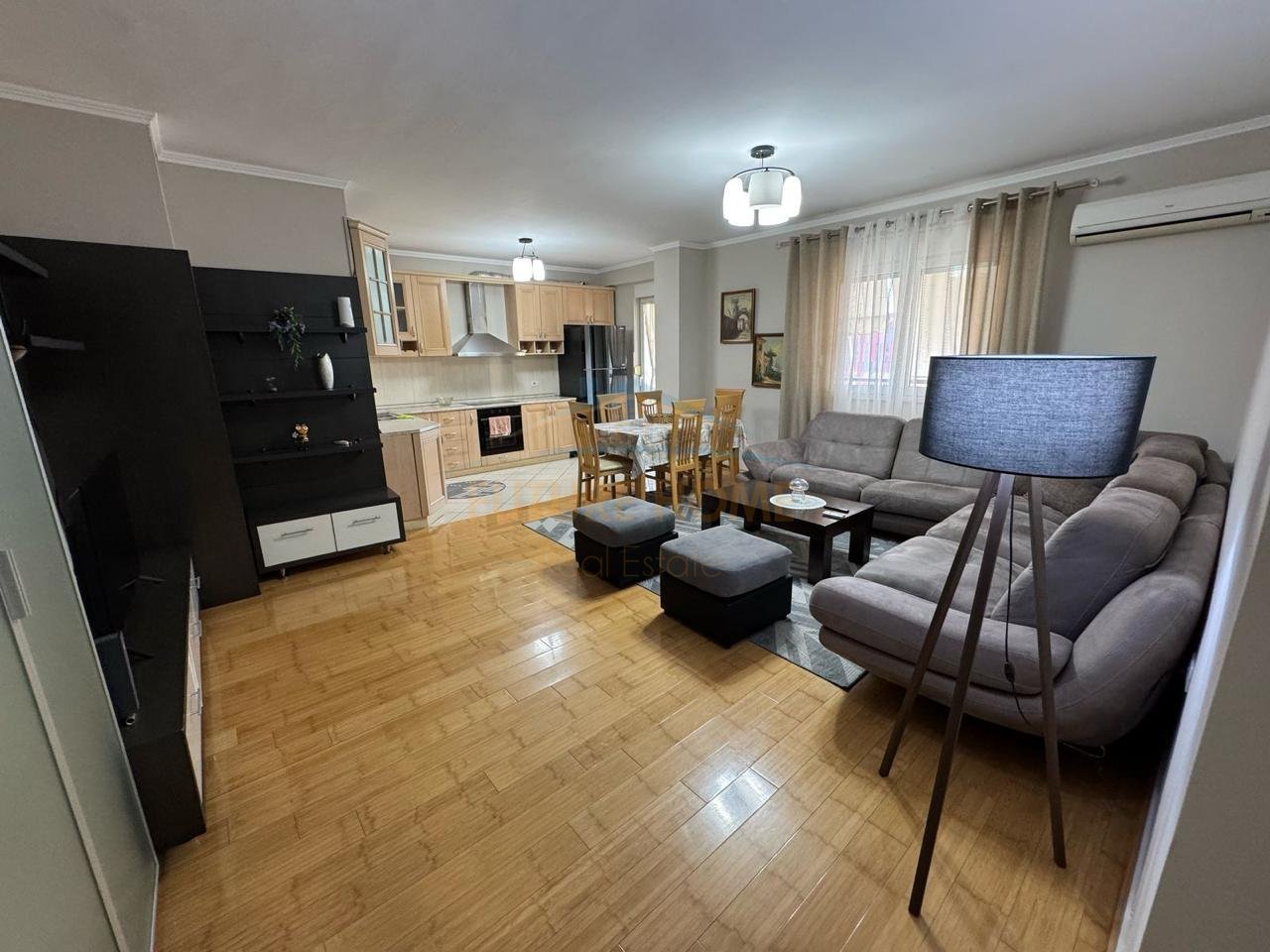 Qira, Apartament 2+1, Air Albania, Tiranë