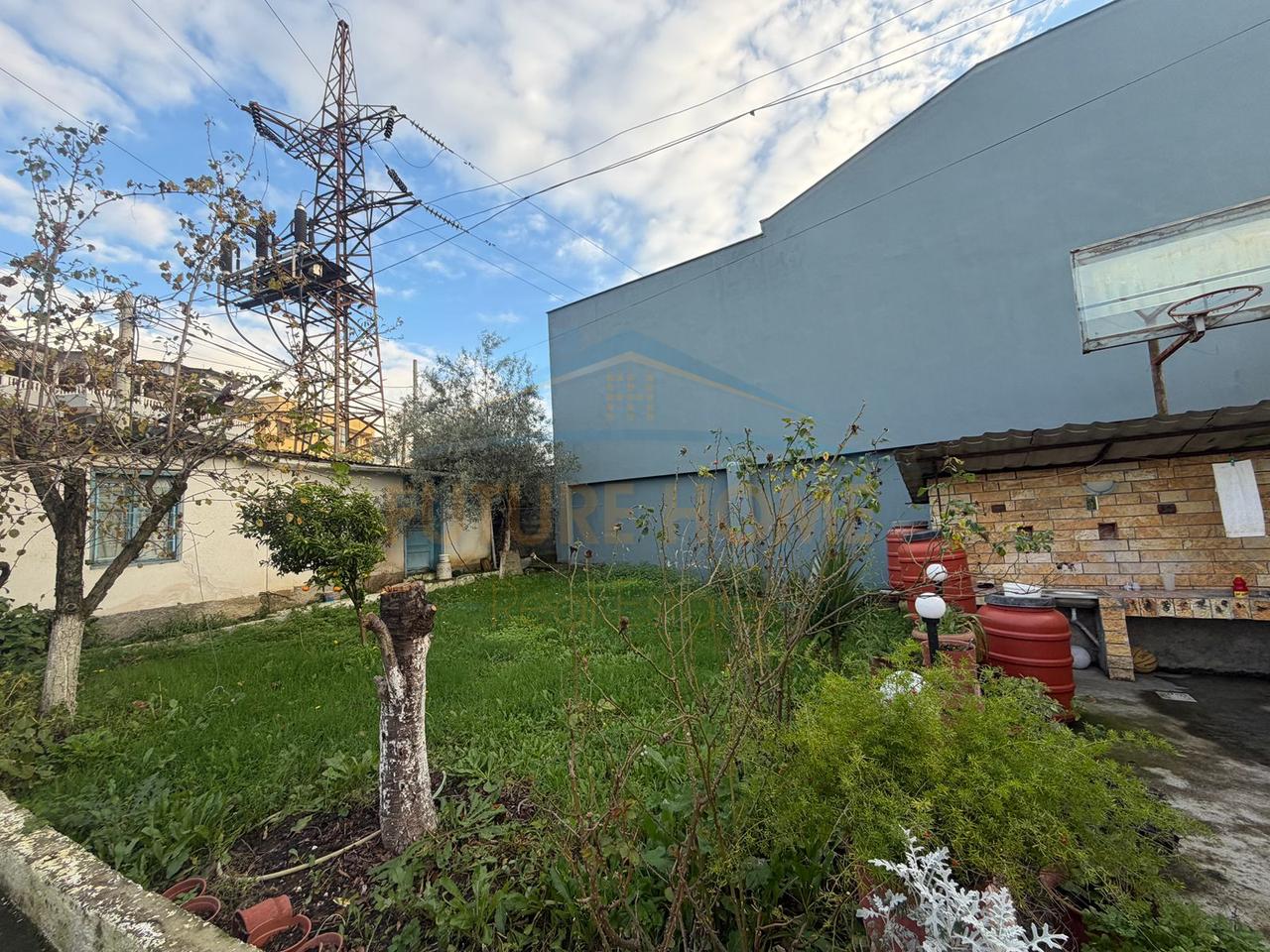 Shitet, Shtepi Private, Shkoze , Tirane