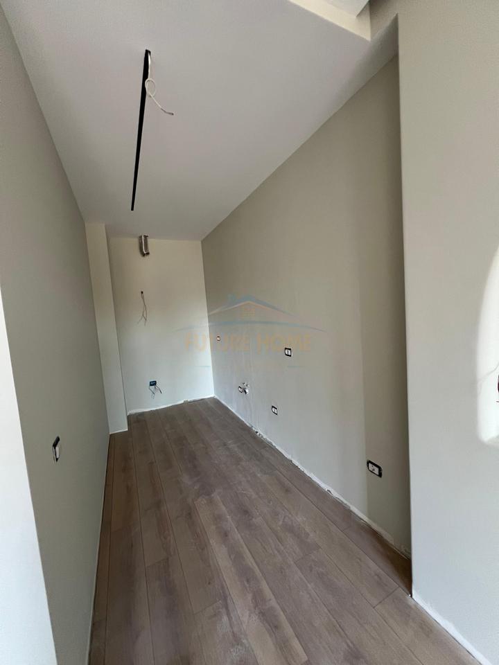 Shitet, Apartament 1+1, Rruga e Barrikadave, Tiranë.