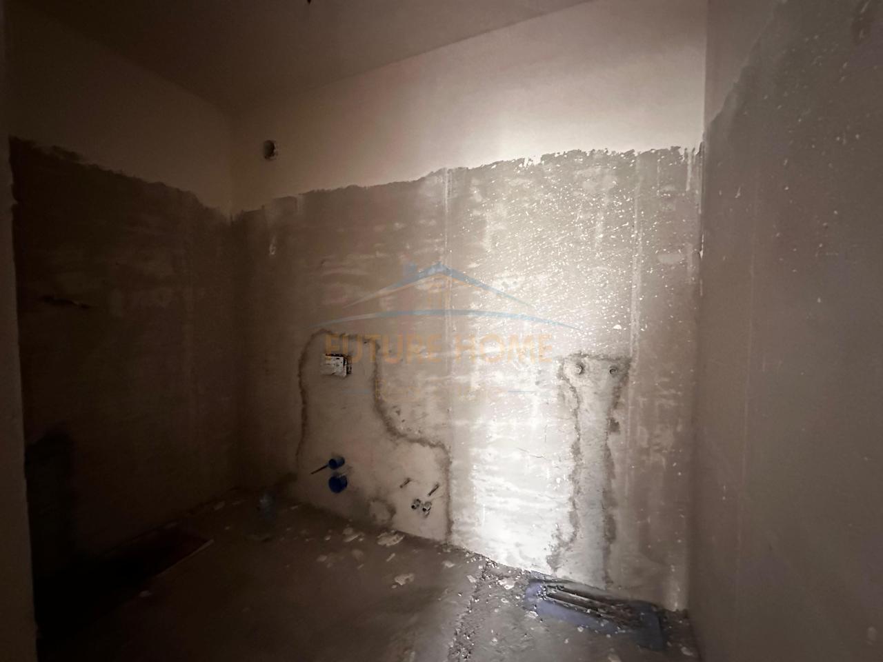 Shitet,Apartament 3+1+2, Paskuqan