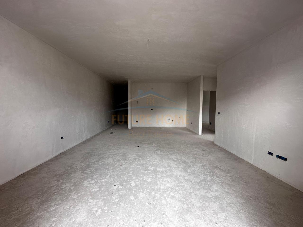 Shitet,Apartament 3+1+2, Paskuqan