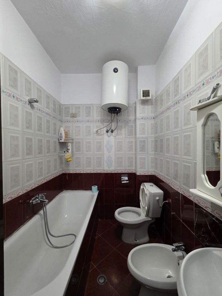 Qera, Apartament 1+1 tek Ish Parku , Tirane.