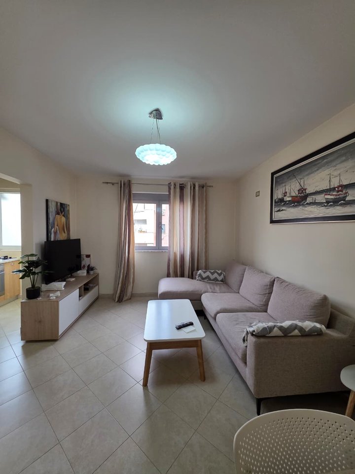 Shitet, Apartament 1+1, Oxhaku , Tiranë
