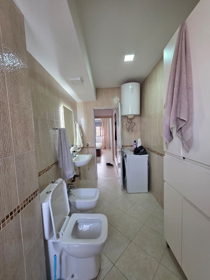 Shitet, Apartament 1+1, Oxhaku , Tiranë