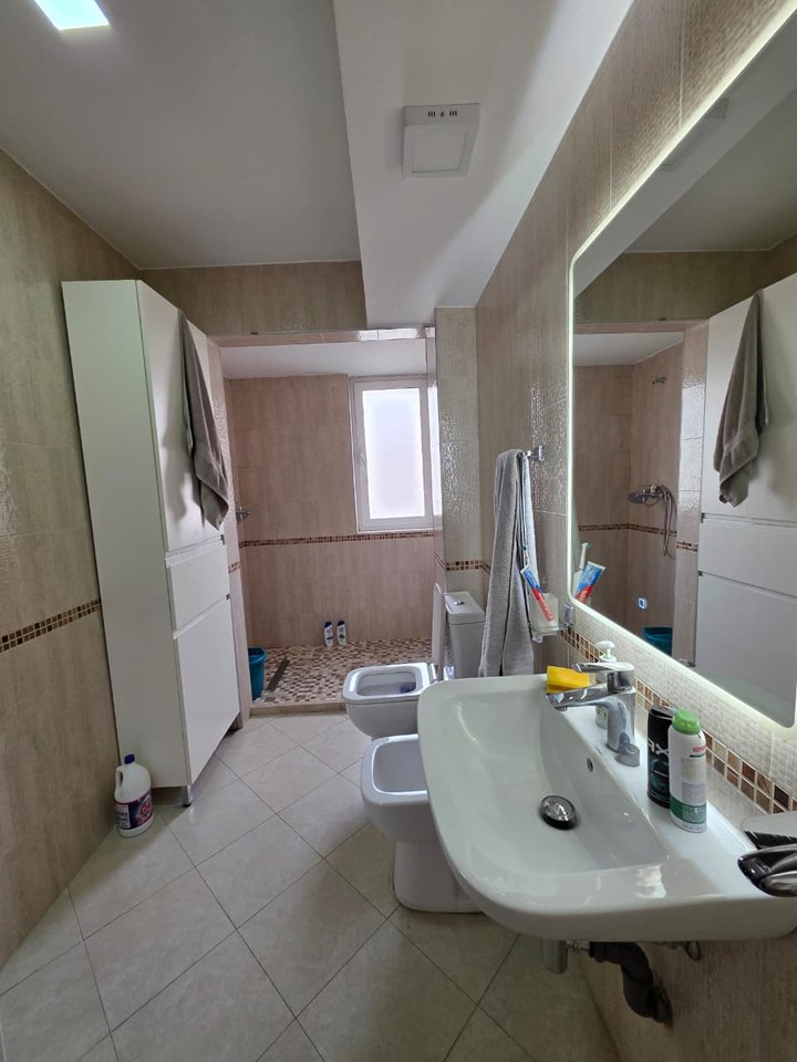 Shitet, Apartament 1+1, Oxhaku , Tiranë