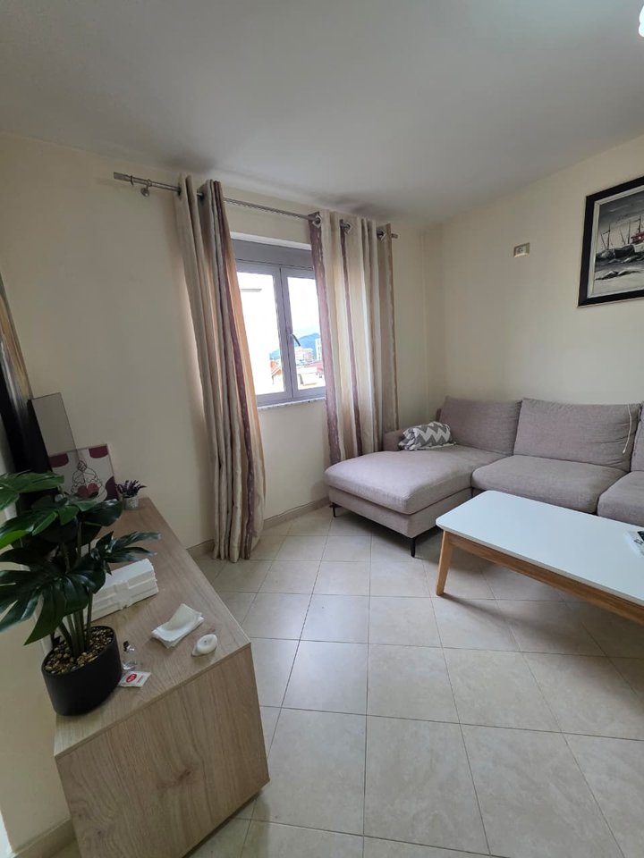 Shitet, Apartament 1+1, Oxhaku , Tiranë