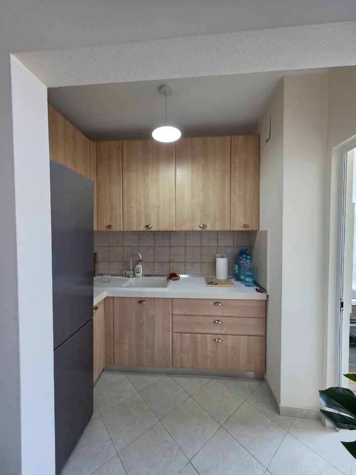 Shitet, Apartament 1+1, Oxhaku , Tiranë