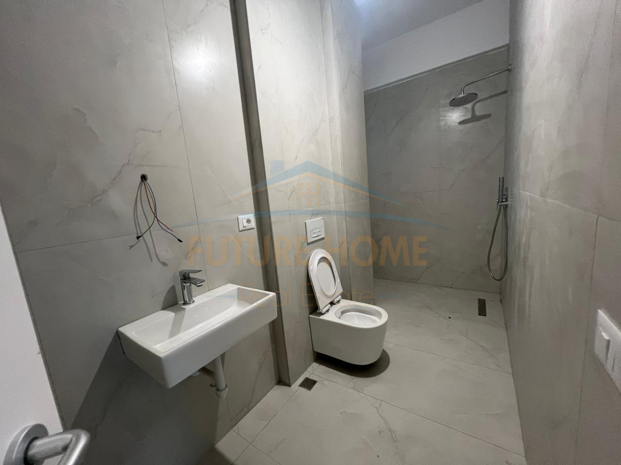 Qera, Apartament 2+1+Post Parkimi, Fresku, Tirane.