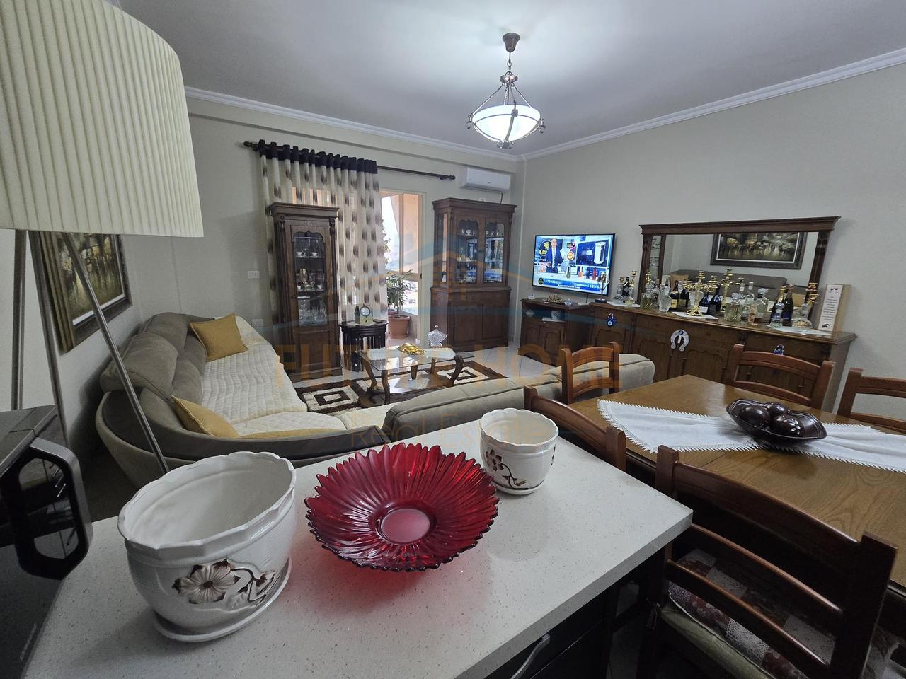 Shitet Apartament 2+1, Unaza e Re