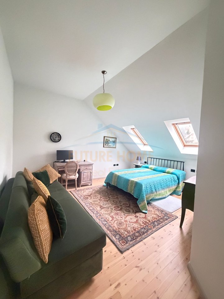 Shitet Apartament 2+1+2 , Komuna e Parisit