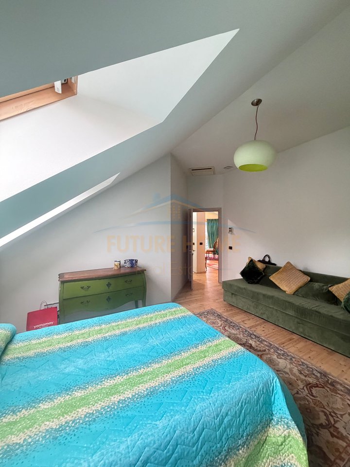 Shitet Apartament 2+1+2 , Komuna e Parisit