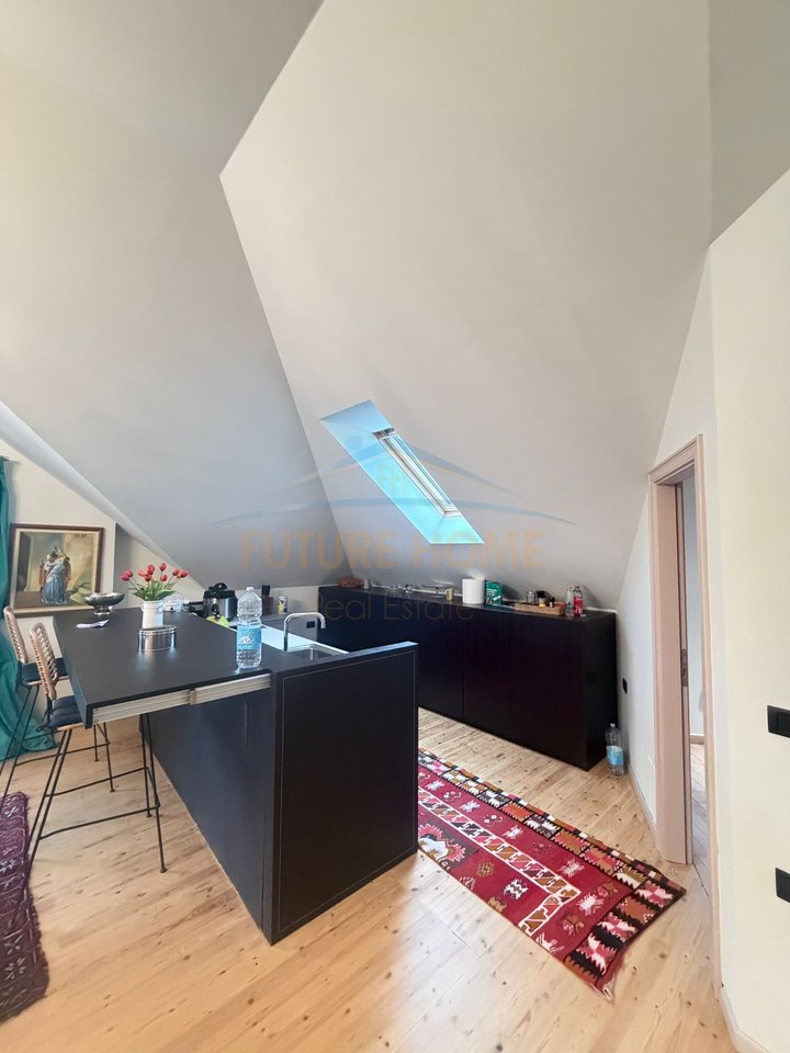 Shitet Apartament 2+1+2 , Komuna e Parisit