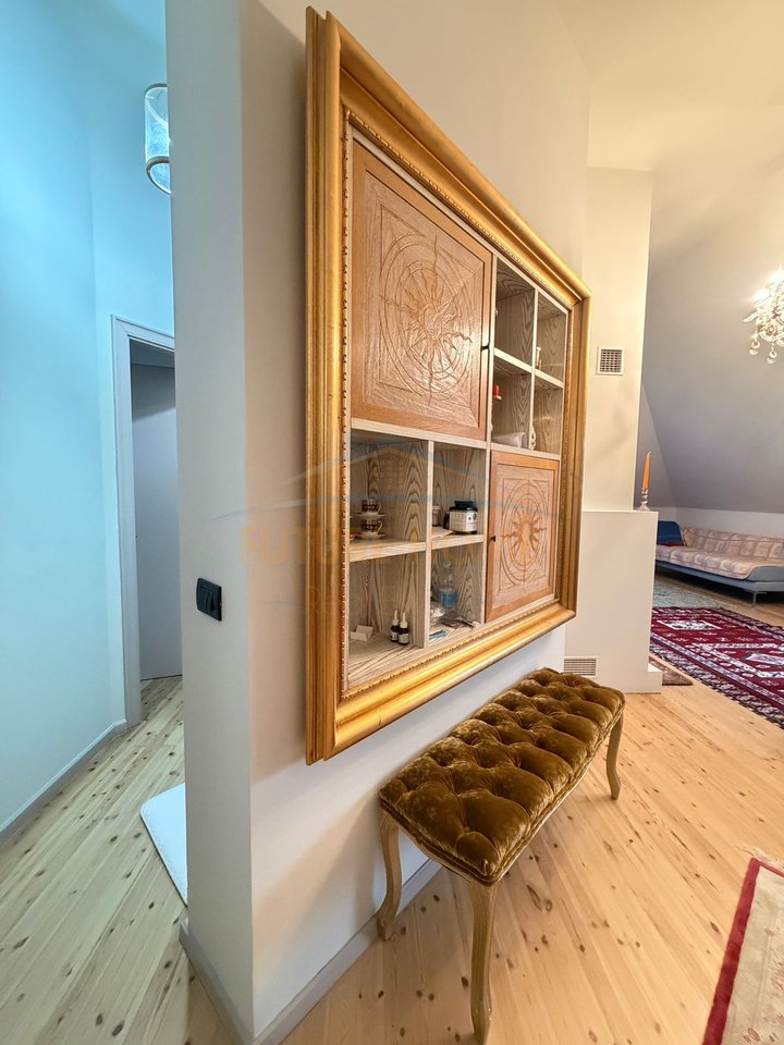 Shitet Apartament 2+1+2 , Komuna e Parisit