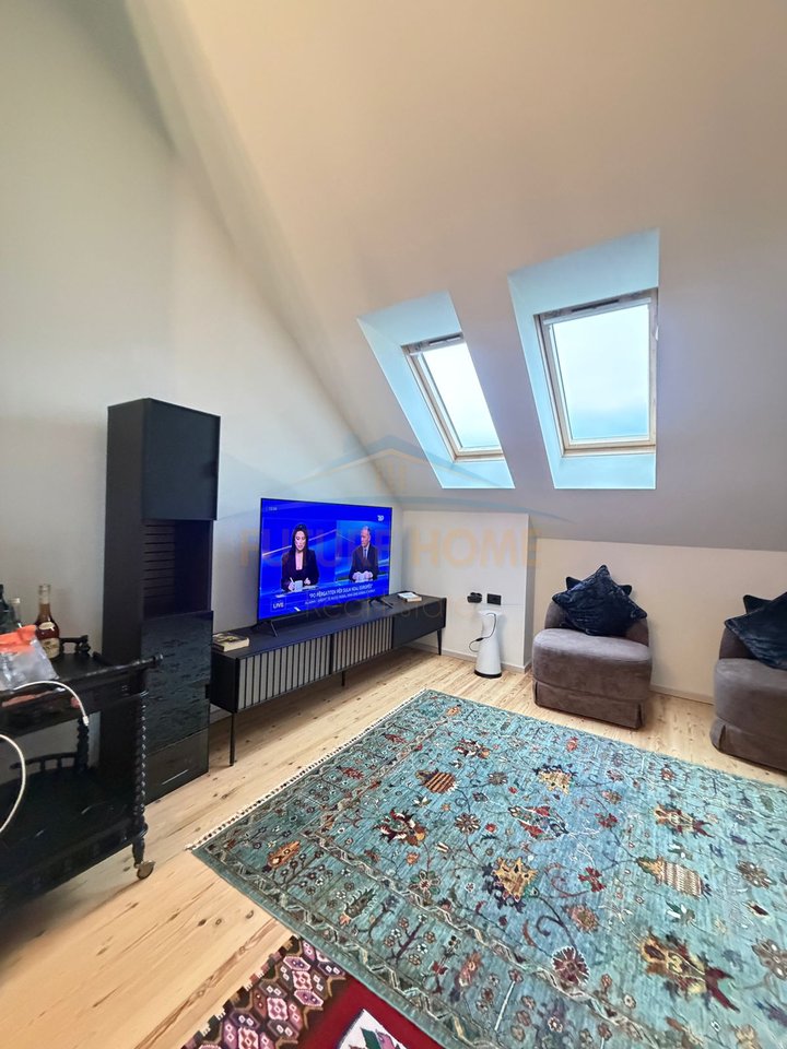 Shitet Apartament 2+1+2 , Komuna e Parisit