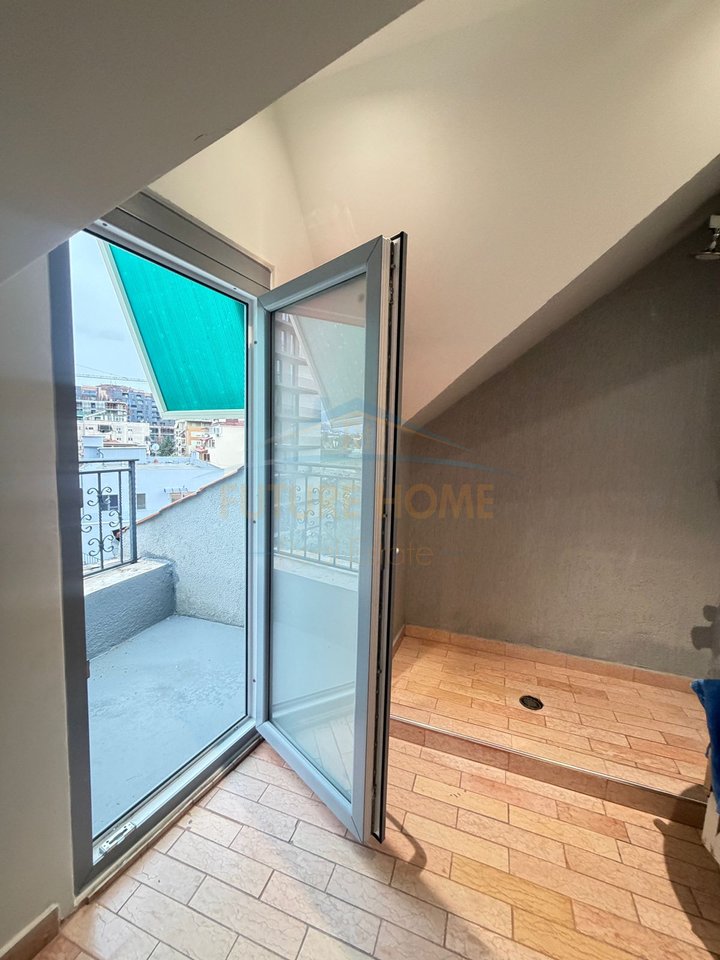 Shitet Apartament 2+1+2 , Komuna e Parisit