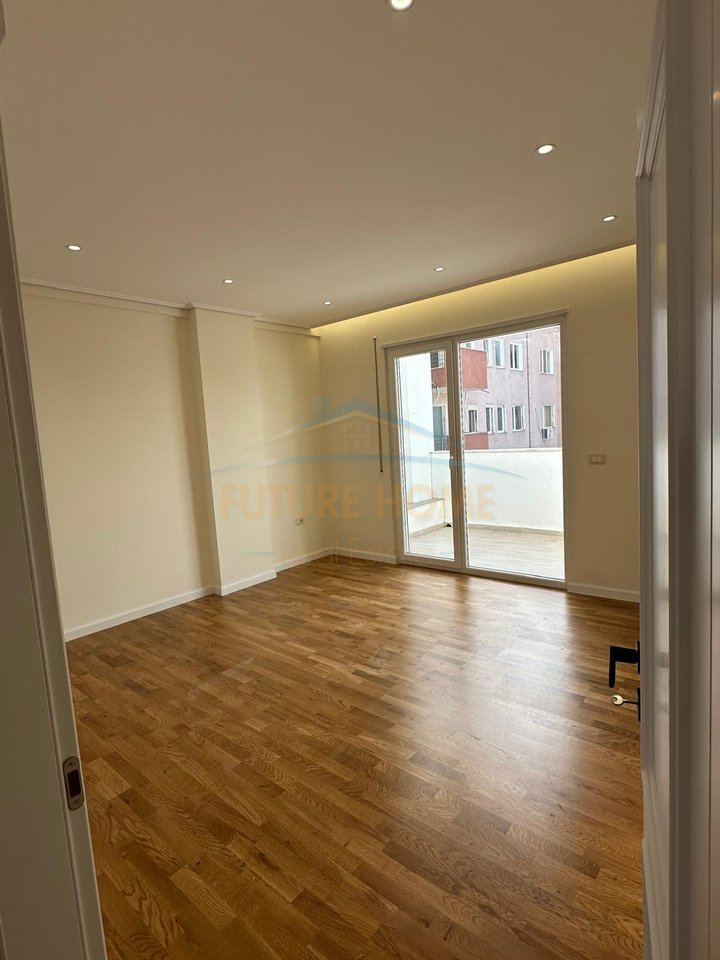 Shitet, Apartament 2+1, Qesarak, Fresk