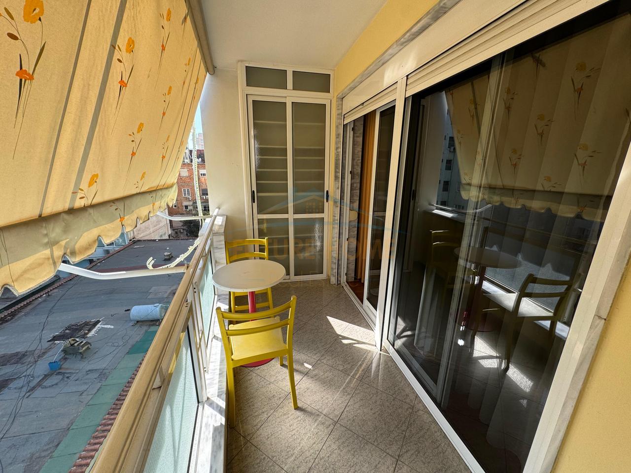 Shitet, Apartament 2+1+2+Post Parkimi, Blloku