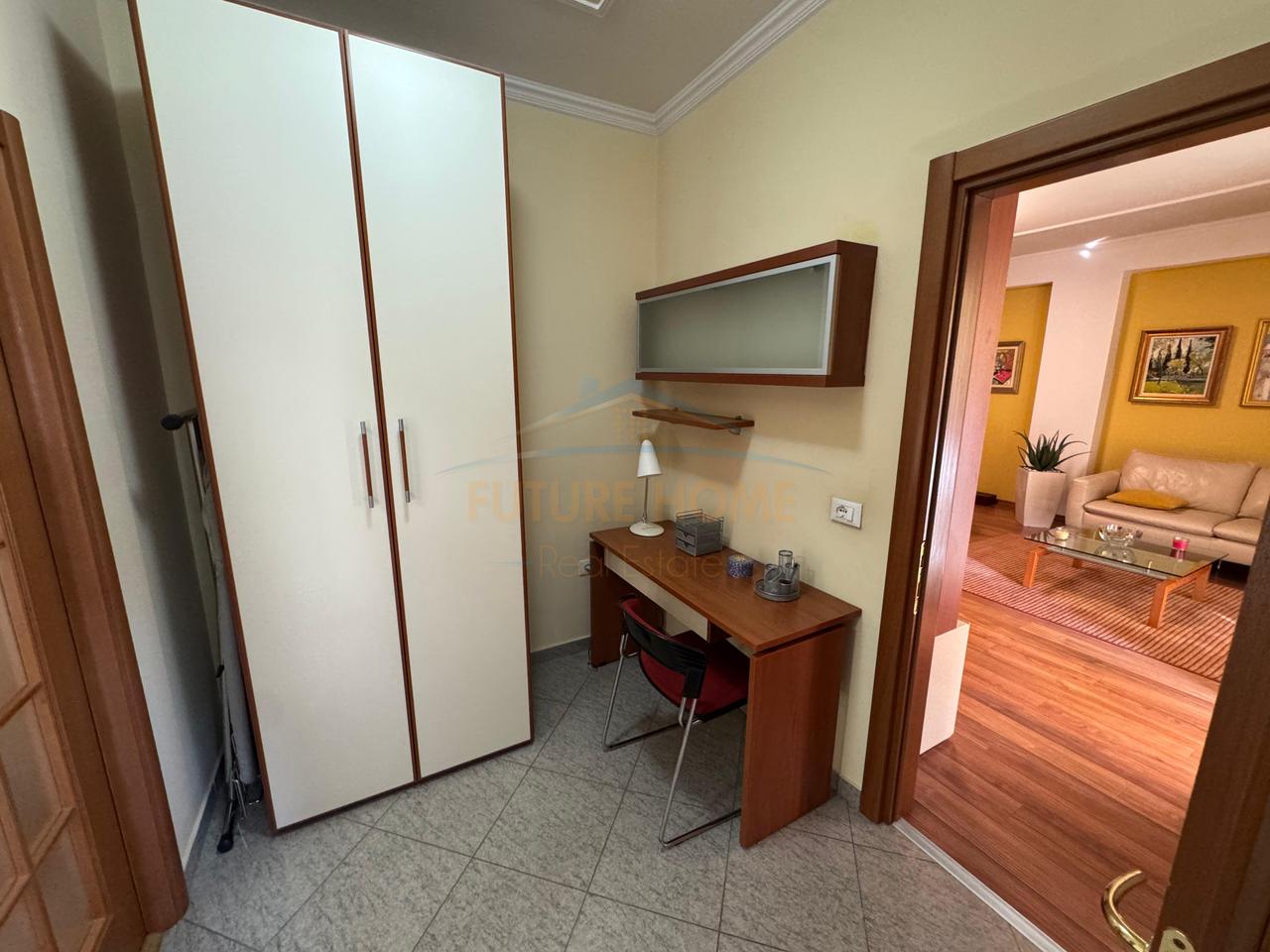 Shitet, Apartament 2+1+2+Post Parkimi, Blloku