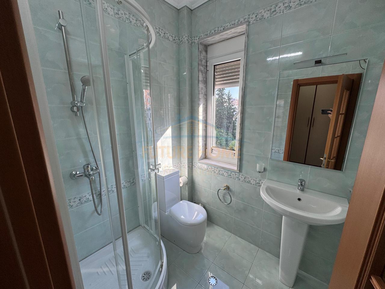 Shitet, Apartament 2+1+2+Post Parkimi, Blloku