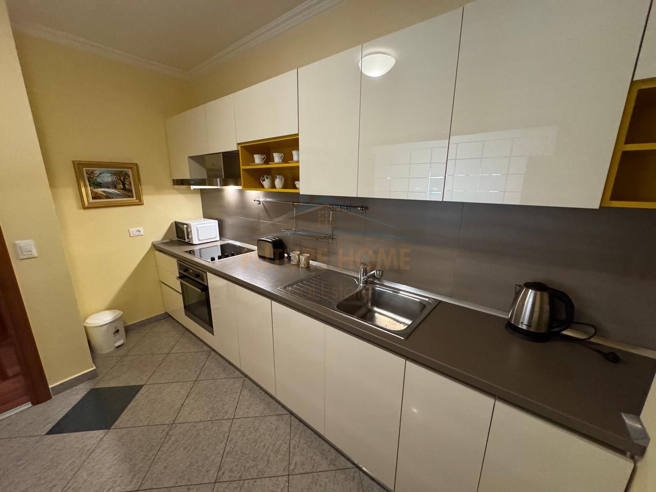 Shitet, Apartament 2+1+2+Post Parkimi, Blloku