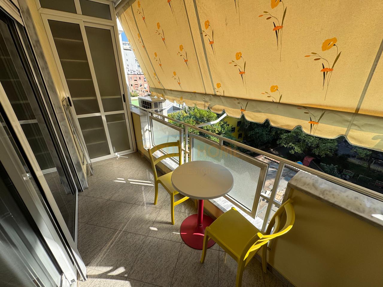 Shitet, Apartament 2+1+2+Post Parkimi, Blloku