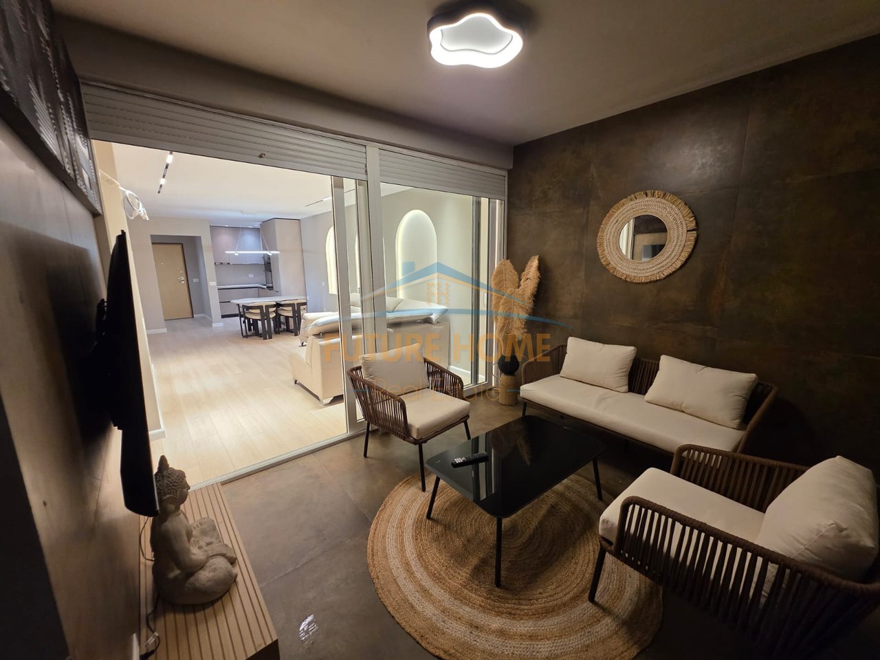 Shitet, Apartament 2+1+2, pranë në Ish Ekspozita, Tiranë