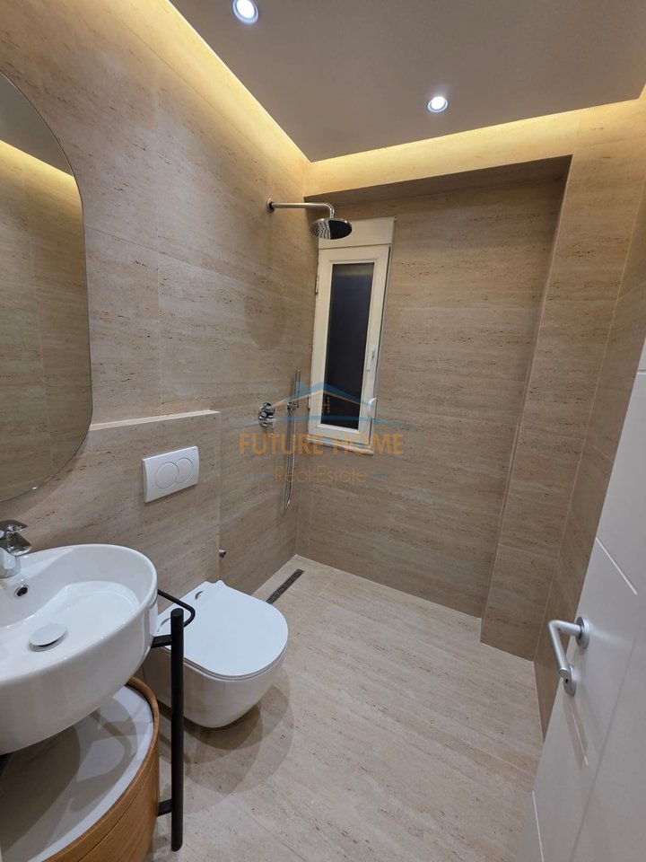 Shitet, Apartament 2+1+2, pranë në Ish Ekspozita, Tiranë