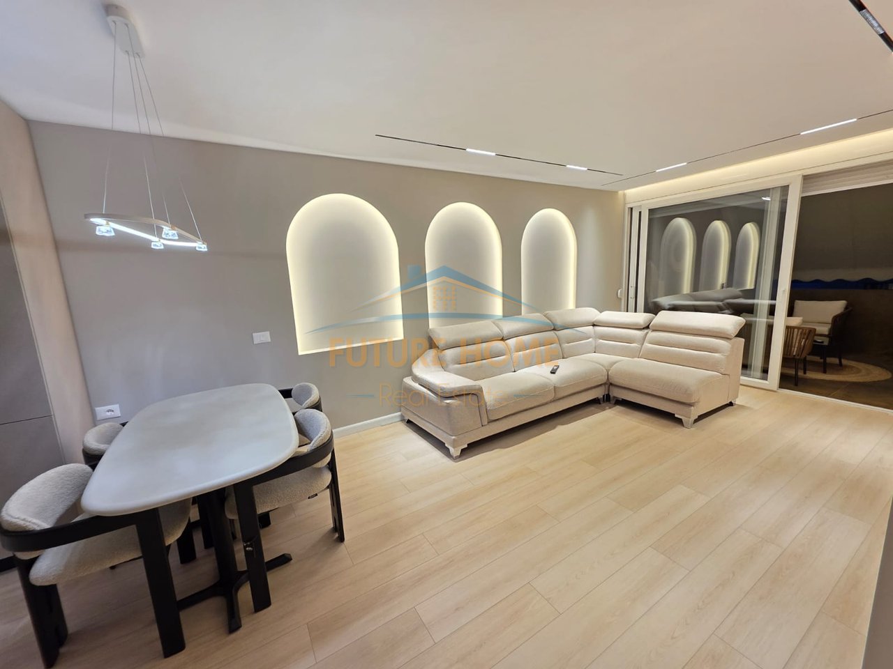 Shitet, Apartament 2+1+2, pranë në Ish Ekspozita, Tiranë