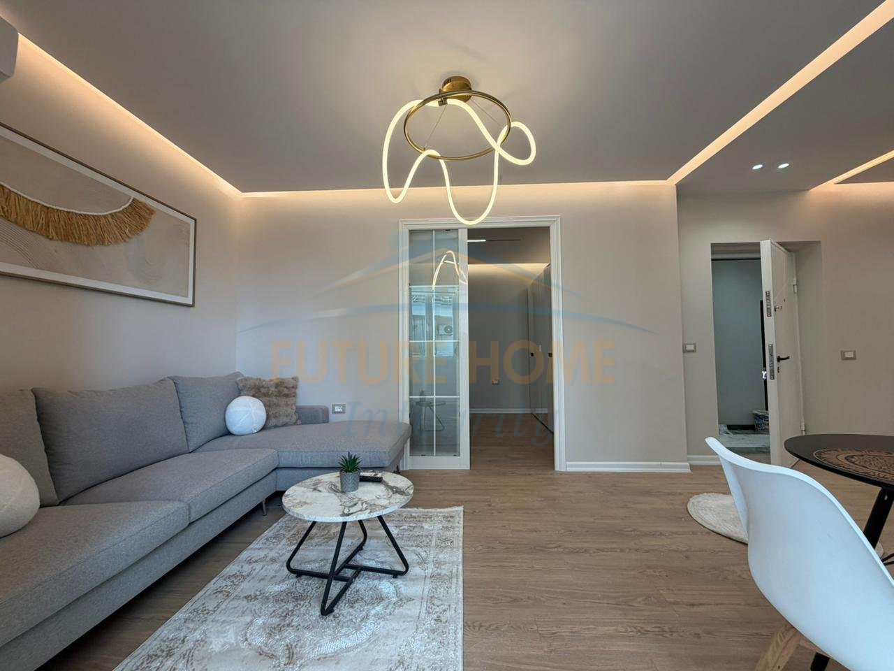 Shiten, Apartament 1+1 & Garsoniere, Rruga e Barrikadave, Tiranë.