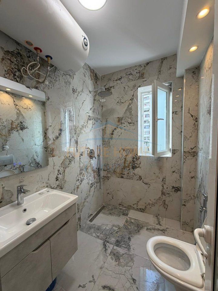 Shiten, Apartament 1+1 & Garsoniere, Rruga e Barrikadave, Tiranë.